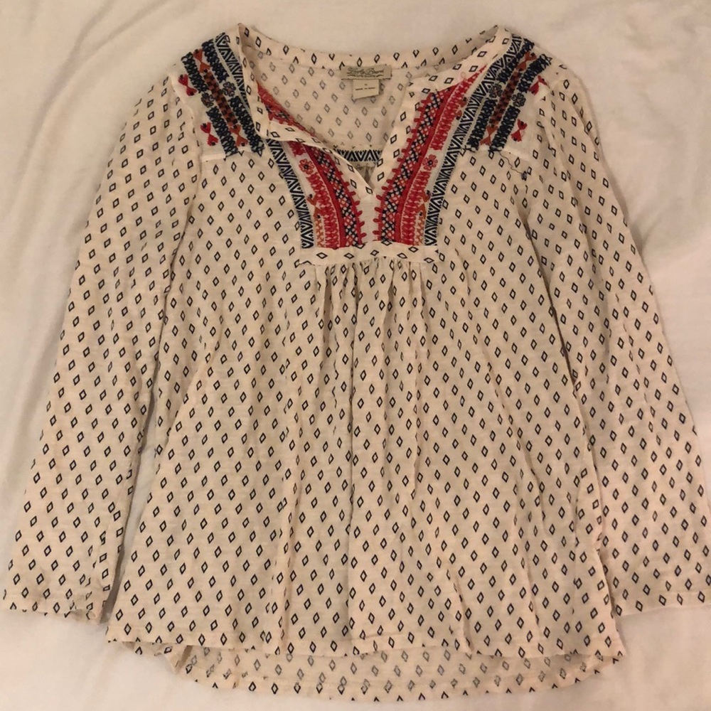 Long sleeve embroidered collar